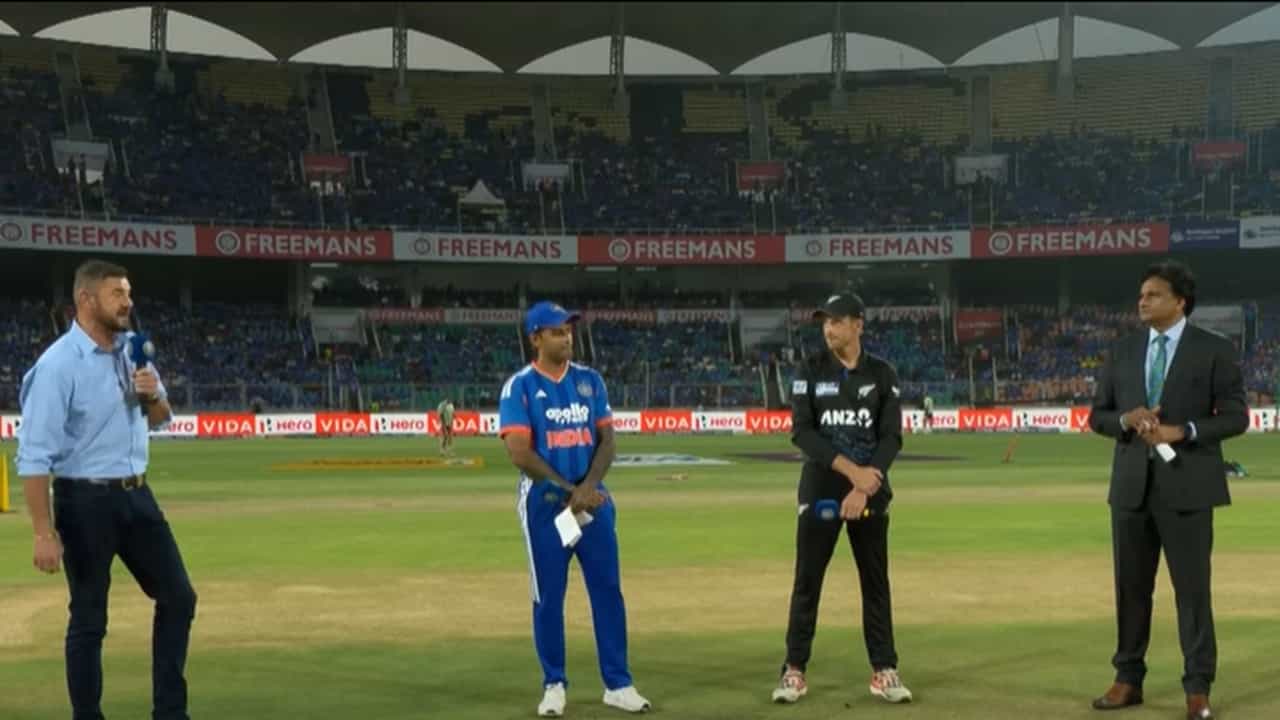 India vs New Zealand: കാര്യവട്ടത്ത് ടോസ് വീണു; ഇരുടീമുകളിലും മാറ്റങ്ങള്; എല്ലാ കണ്ണുകളും സഞ്ജുവില് India vs New Zealand: കാര്യവട്ടത്ത് ടോസ് വീണു; ഇരുടീമുകളിലും മാറ്റങ്ങള്; എല്ലാ കണ്ണുകളും സഞ്ജുവില്