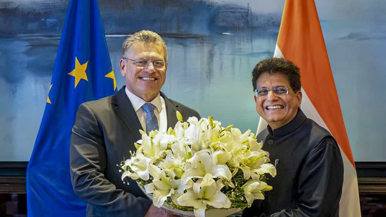 India-EU Free Trade Deal: ഇന്ത്യ-യൂറോപ്പ് ബന്ധത്തിൽ പുതുചരിതം; ഈ വ്യാപാര കരാര് നിസാരമല്ല; പ്രയോജനമെന്ത്? India-EU Free Trade Deal: ഇന്ത്യ-യൂറോപ്പ് ബന്ധത്തിൽ പുതുചരിതം; ഈ വ്യാപാര കരാര് നിസാരമല്ല; പ്രയോജനമെന്ത്?