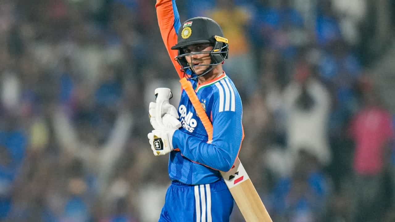 India vs New Zealand: 14 പന്തിൽ ഫിഫ്റ്റിയടിച്ച് അഭിഷേക് ശർമ്മ; ആധികാരിക ജയത്തോടെ ഇന്ത്യക്ക് പരമ്പര India vs New Zealand: 14 പന്തിൽ ഫിഫ്റ്റിയടിച്ച് അഭിഷേക് ശർമ്മ; ആധികാരിക ജയത്തോടെ ഇന്ത്യക്ക് പരമ്പര