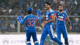 കൂറ്റൻ സ്കോറിന് മുന്നിൽ പകച്ച് ന്യൂസീലൻഡ്; വമ്പൻ ജയത്തോടെ കിവി...