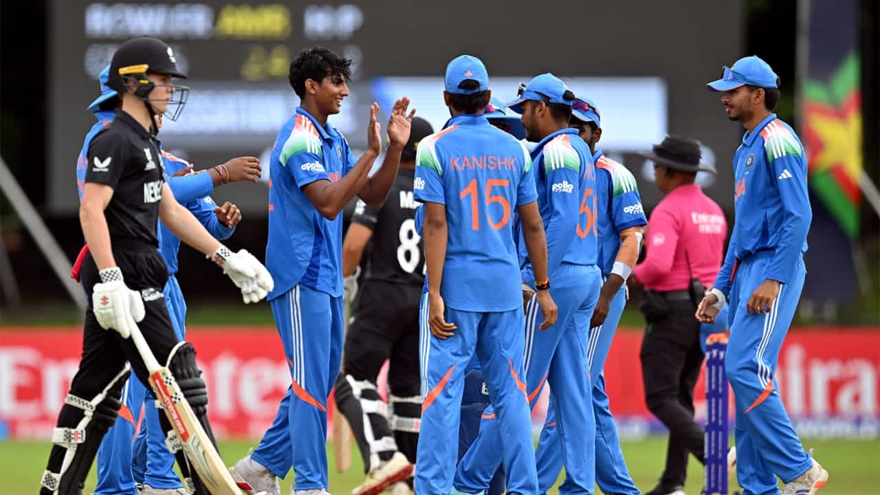 U19 World Cup 2026: ന്യൂസീലൻഡിനെയും തീർത്ത് ഇന്ത്യ അപരാജിതരായി സൂപ്പർ സിക്സിൽ; ഇത്തവണ ബൗളർമാർക്ക് ഫുൾ മാർക്ക് U19 World Cup 2026: ന്യൂസീലൻഡിനെയും തീർത്ത് ഇന്ത്യ അപരാജിതരായി സൂപ്പർ സിക്സിൽ; ഇത്തവണ ബൗളർമാർക്ക് ഫുൾ മാർക്ക്