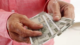 Bank Local For Gold: ഇനി ബാങ്ക് ലോക്കർ കിട്ടാതാകുമോ? സ്വർണവില കുതിക്കുമ്പോൾ സൂക്ഷിക്കാൻ ജനം നെട്ടോട്ടത്തിൽ