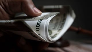 Fixed Deposit: എഫ്ഡിയില്‍ നിന്ന് ഉയര്‍ന്ന വരുമാനം വേണോ? ഒരു രഹസ്യം പറയാം, ആരോടും പറയേണ്ട