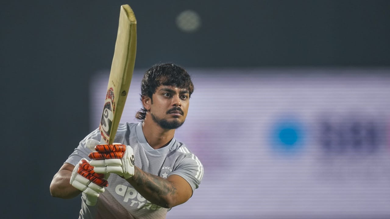 അവസരം കിട്ടുമ്പോഴെല്ലാം ഇഷാൻ കിഷൻ മികച്ച പ്രകടനം കാഴ്ചവച്ചിട്ടുണ്ട്. ചിലപ്പോൾ വിക്കറ്റ് കീപ്പർ ബാറ്റ്സ്മാൻമാർക്ക് അവസരങ്ങൾ ലഭിക്കാറില്ല. എന്നാൽ ഇഷാൻ കളിച്ചപ്പോഴെല്ലാം അദ്ദേഹം മികച്ച പ്രകടനം കാഴ്ചവച്ചുവെന്നും സിതാന്‍ഷു കൊട്ടക് പറഞ്ഞു (Image Credits: PTI).