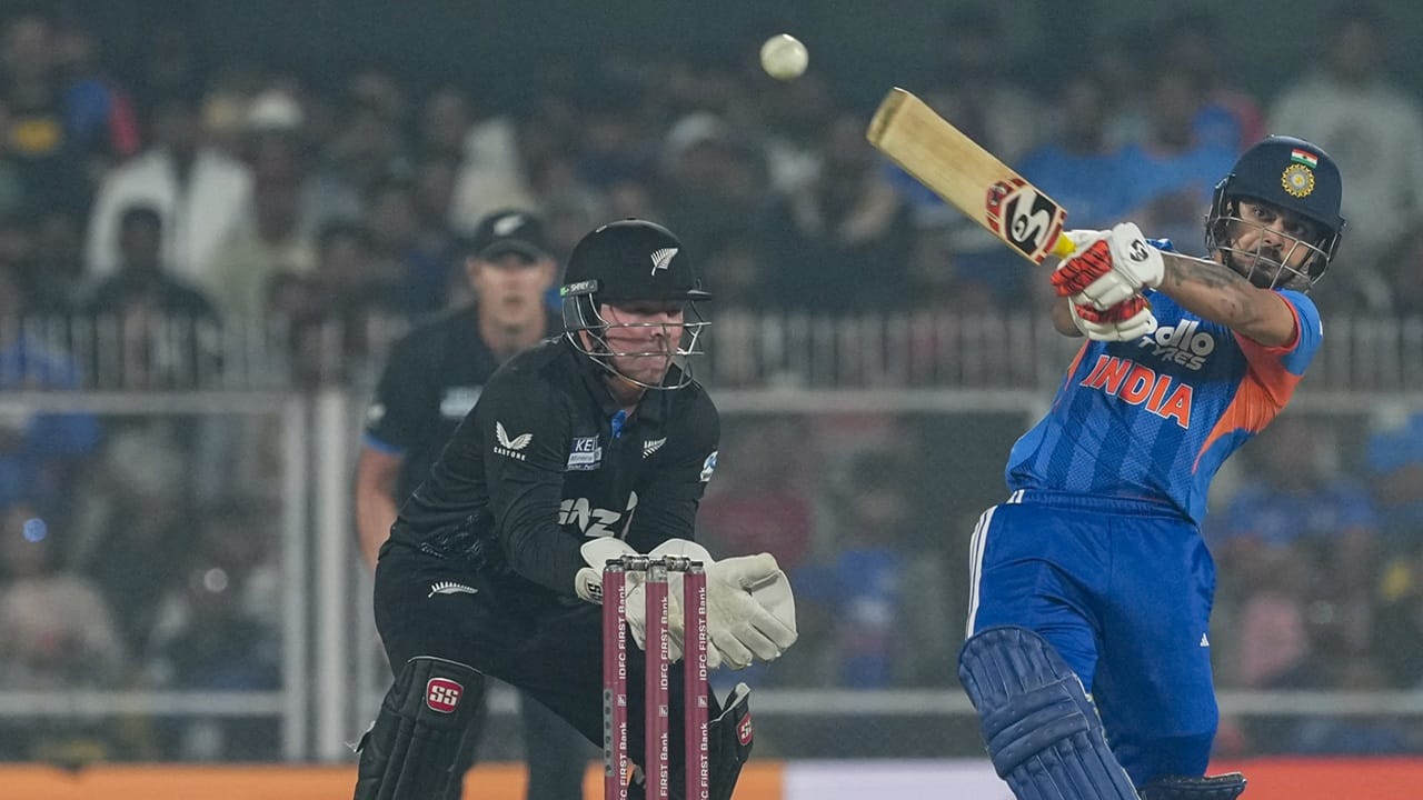 പവർ പ്ലേയിൽ അദ്ദേഹം മികച്ച രീതിയില്‍ കളിച്ചു. പവർ പ്ലേയിൽ അതുപോലെ കളിക്കുന്ന താരങ്ങളെയാണ് വേണ്ടത്. അഞ്ചാം ടി20യില്‍ അദ്ദേഹം കളിക്കുമെന്നാണ് താന്‍ കരുതുന്നതെന്നും സിതാന്‍ഷു കൊട്ടക് പറഞ്ഞു (Image Credits: PTI).