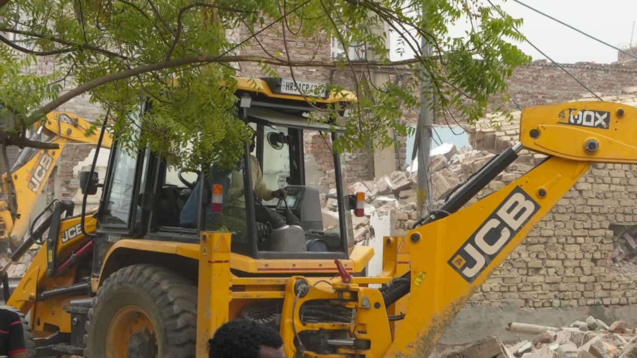 JCB Operator Recruitment: ജെസിബി ഓടിക്കാന്‍ അറിയാമോ? എങ്കില്‍ സര്‍ക്കാര്‍ ജോലി നേടാം; 75,400 വരെ ശമ്പളം