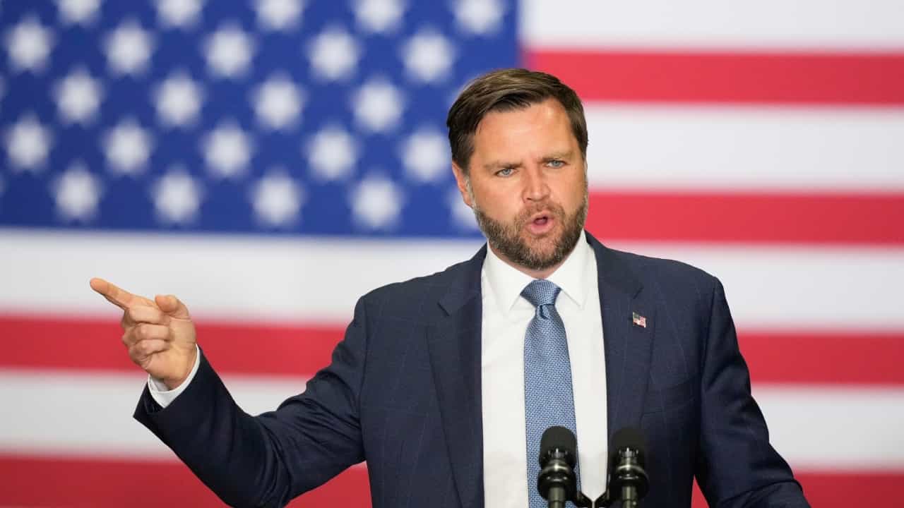 JD Vance: അമേരിക്കൻ വൈസ് പ്രസിഡൻ്റ് ജെഡി വാൻസിൻ്റെ വീടിനുനേരെ വെടിവെപ്പ്; ഒരാൾ പിടിയിൽ JD Vance: അമേരിക്കൻ വൈസ് പ്രസിഡൻ്റ് ജെഡി വാൻസിൻ്റെ വീടിനുനേരെ വെടിവെപ്പ്; ഒരാൾ പിടിയിൽ