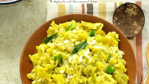  ശേഷം ഇത് വേവിച്ച ചക്കയിലേക്ക് ചേർത്ത് ഇളക്കി യോജിപ്പിക്കുക. തിള വരുന്ന മുറയ്ക്ക് നെയ്യ് ചേർത്ത് കറിവേപ്പില വിതറി കുഴച്ച് വാങ്ങാം. പച്ചക്കുരുമുളക് അരച്ച്, നെയ്യ് ചേർത്ത ചക്കപുഴുക്ക് റെഡി.