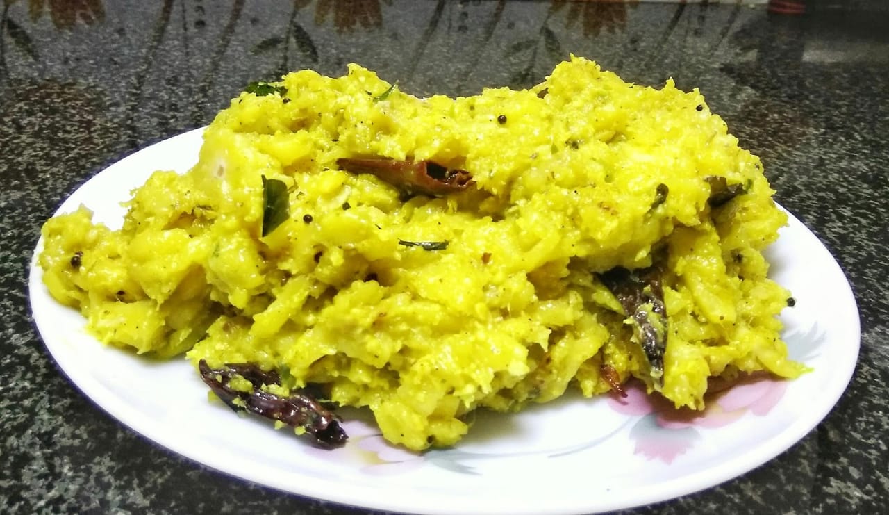 കേരളത്തിൽ ഇനി ചക്കക്കാലമാണ്. വരുന്ന നാലഞ്ച് മാസത്തേക്ക് നാട്ടിലെ അടുക്കളകളിൽ  പ്രധാന വിഭവങ്ങൾ ചക്ക കൊണ്ടുള്ളതായിരിക്കും. അവിയൽ, എരിശ്ശേരി, ചക്കക്കുരു കൊണ്ടുള്ള കറികൾ എന്നിവ അവയിൽ പ്രധാനമാണ്. എന്നാൽ പല തരത്തിലുള്ള വിഭവങ്ങൾ ഉണ്ടാക്കുമെങ്കിലും  അവകളിലൊക്കെ പ്രധാനി പുഴുക്ക് തന്നെ. (Image Credits: Social Media)
