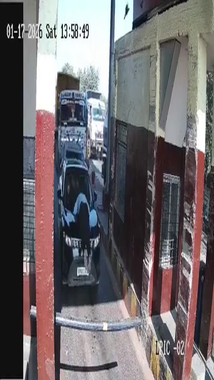 ഝാൻസിയിലെ ടോൾ പ്ലാസയിൽ നടന്ന അപകടം; കണ്ടവര്‍ പകച്ചുപോയി