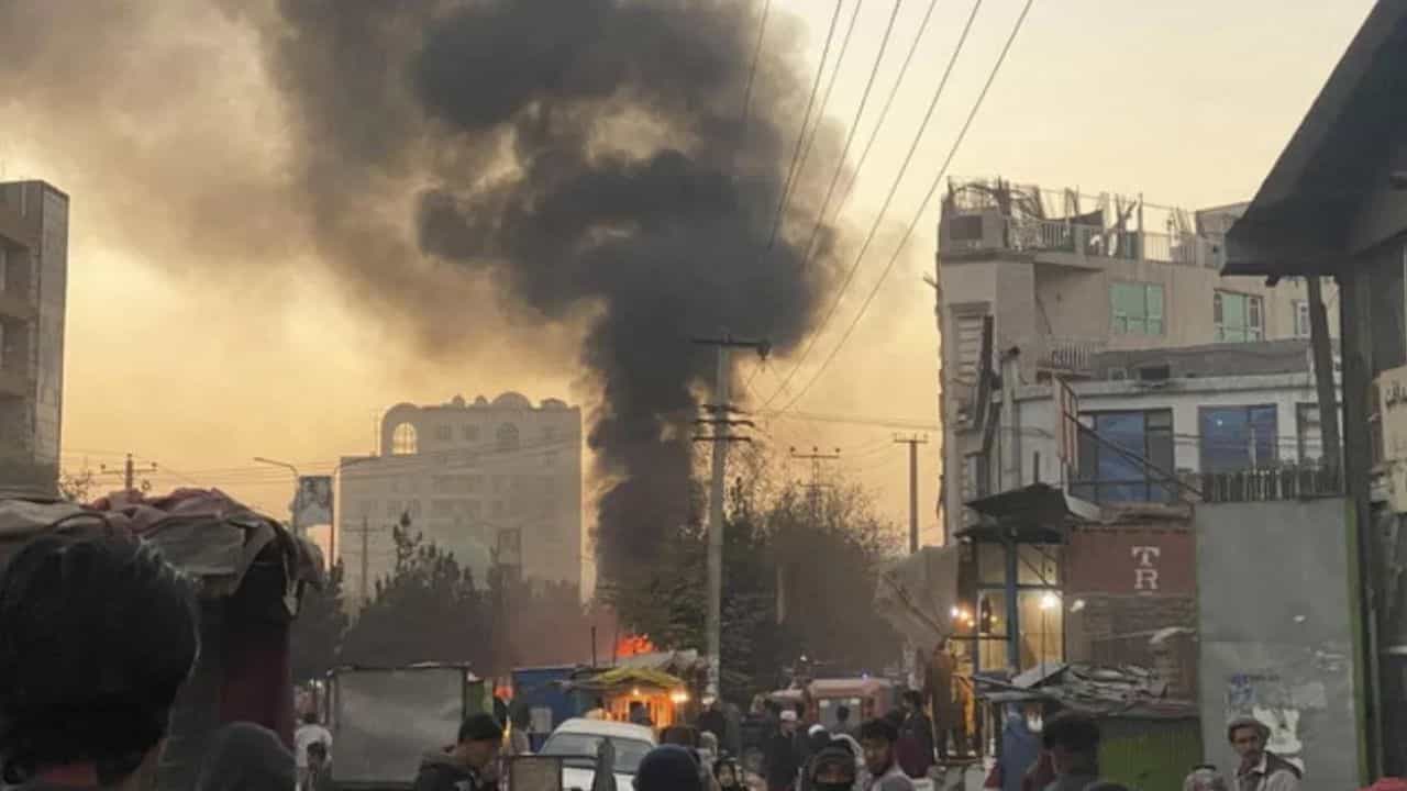 Kabul Blast: കാബൂളില് കനത്ത സ്ഫോടനം, ലക്ഷ്യം ചൈനീസ് പൗരന്മാര്? മരണസംഖ്യ ഉയരുന്നു Kabul Blast: കാബൂളില് കനത്ത സ്ഫോടനം, ലക്ഷ്യം ചൈനീസ് പൗരന്മാര്? മരണസംഖ്യ ഉയരുന്നു