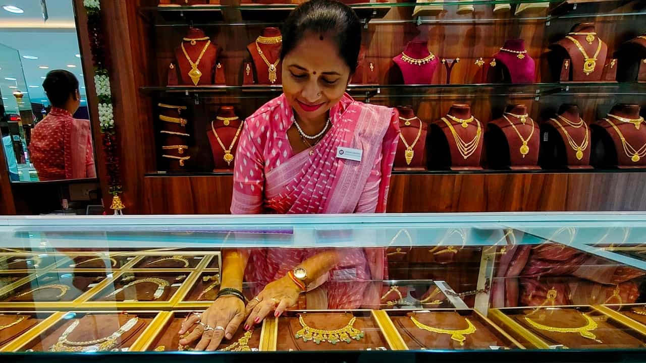 Kerala Gold Rate: സ്വർണവിലയിൽ യാതൊരു ദാക്ഷിണ്യവുമില്ല; ഇന്നത്തെ നില ചരിത്രത്തിലെ ഏറ്റവും ഉയർന്ന നിലയിൽ