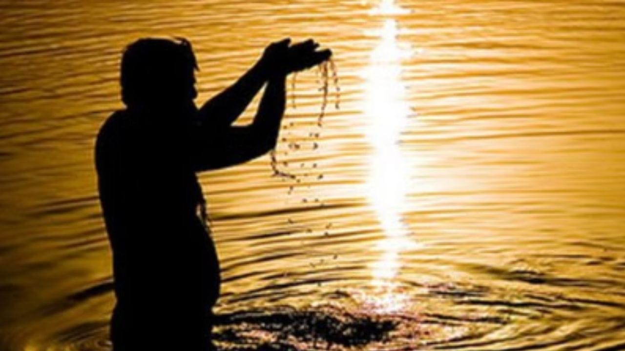 2026 ജനുവരി 19 മുതൽ ഫെബ്രുവരി 3 വരെയാണ് ഈ പുണ്യ സംഗമം നടക്കുന്നത് ഉത്സവത്തിൽ സന്നിഹിതരാവുന്ന എല്ലാവരും പ്രധാനമായും ചെയ്യേണ്ട ഒന്നാണ് നിളാ സ്നാനം അഥവാ സ്നാനം. മഹാമാഘ മഹോത്സവത്തിൽ പുണ്യനദികളിൽ സ്നാനം ചെയ്യുന്നതിന് വലിയ പ്രാധാന്യമാണുള്ളത്. (PHOTO: TV9 Network)