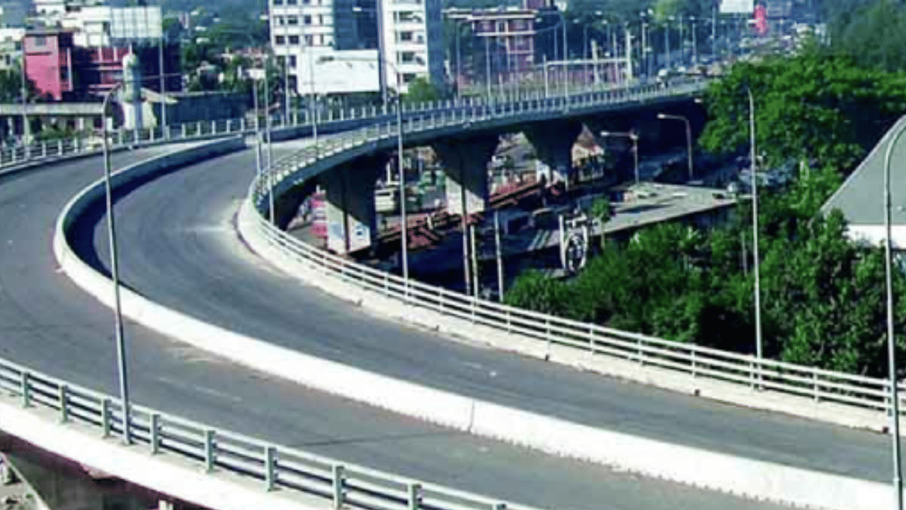 Kerala NH Overpass: ഇനിയൊരു അപകടം വേണ്ട, കേരളത്തിലെ ദേശീയപാത ഓവർപാസുകൾ പില്ലറുകളിൽ നിർമിക്കും Kerala NH Overpass: ഇനിയൊരു അപകടം വേണ്ട, കേരളത്തിലെ ദേശീയപാത ഓവർപാസുകൾ പില്ലറുകളിൽ നിർമിക്കും