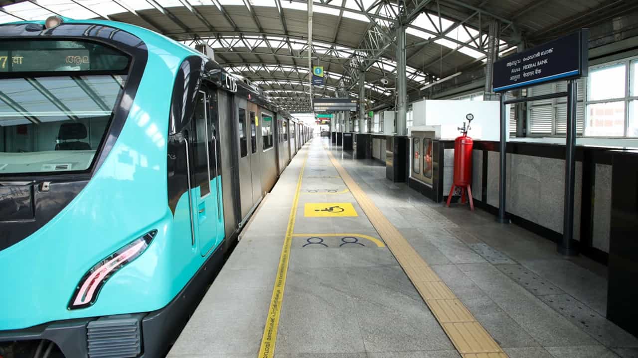 Kochi Metro Rail: കൊച്ചി മെട്രോയുടെ മുഖം മാറും; വാട്ടര് മെട്രോയുടെ റൂട്ടുകള് വര്ധിക്കും; കെഎംആര്എല്ലിന് ഇത് തിരക്കേറിയ വര്ഷം Kochi Metro Rail: കൊച്ചി മെട്രോയുടെ മുഖം മാറും; വാട്ടര് മെട്രോയുടെ റൂട്ടുകള് വര്ധിക്കും; കെഎംആര്എല്ലിന് ഇത് തിരക്കേറിയ വര്ഷം