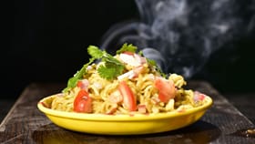 Maggi at hill station: തണുപ്പകറ്റാൻ സ്വെറ്ററിനേക്കാൾ ബെസ്റ്റ് ഇൻസ്റ്റന്റ് നൂഡിൽസോ ? ഹിൽ സ്‌റ്റേഷനുകളിൽ ഒരു ദിവസം മാ​ഗി വിറ്റാൽ കിട്ടുക പതിനായിരങ്ങൾ...