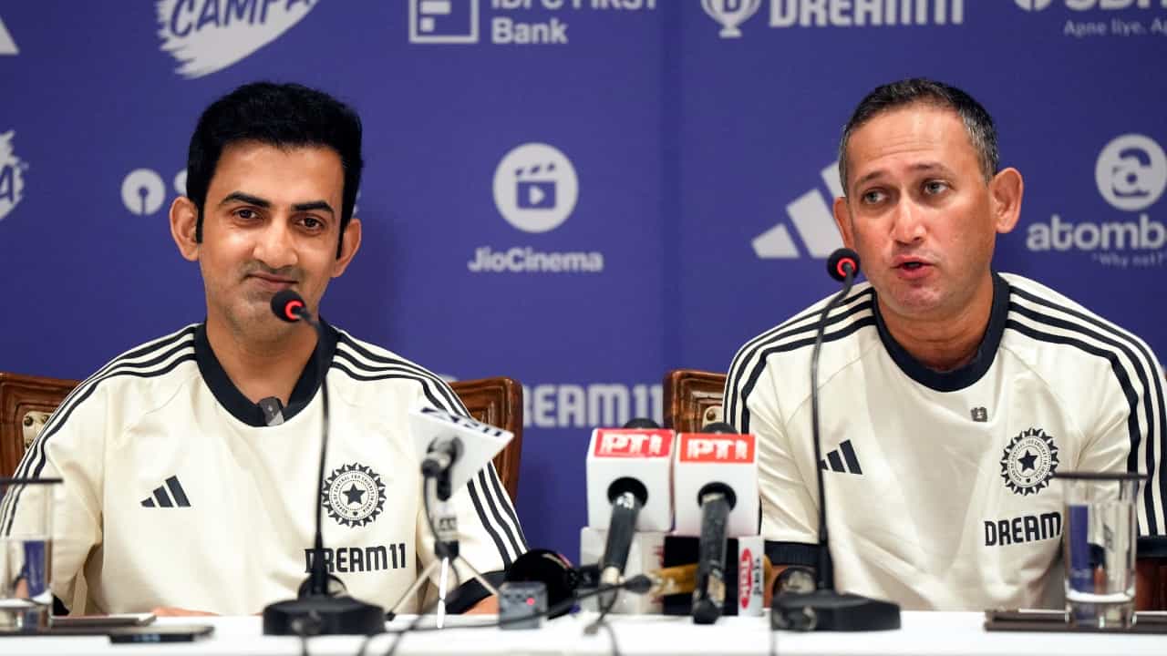 Gautam Gambhir: രോഹിത് ശർമ്മയെ ക്യാപ്റ്റൻ സ്ഥാനത്തുനിന്ന് നീക്കാൻ ഗംഭീർ അഗാർക്കറെ സ്വാധീനിച്ചു; ആരോപണവുമായി മനോജ് തിവാരി