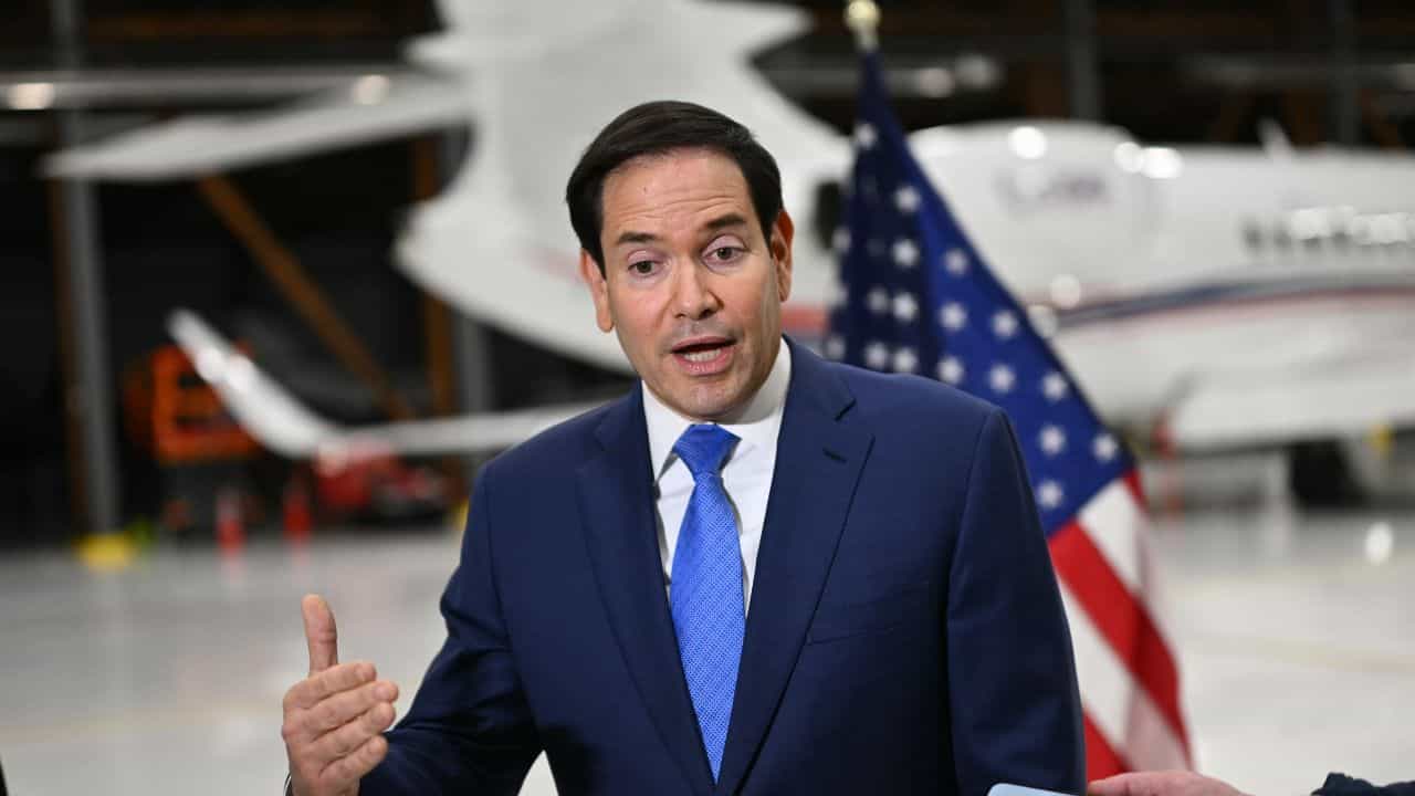 Venezuela: വെനസ്വേല ഭരിക്കാന് ഞങ്ങളില്ല, ട്രംപിന്റെ ലക്ഷ്യം ലഹരിക്കടത്ത് സംഘങ്ങള്; വ്യക്തമാക്കി സെക്രട്ടറി Venezuela: വെനസ്വേല ഭരിക്കാന് ഞങ്ങളില്ല, ട്രംപിന്റെ ലക്ഷ്യം ലഹരിക്കടത്ത് സംഘങ്ങള്; വ്യക്തമാക്കി സെക്രട്ടറി