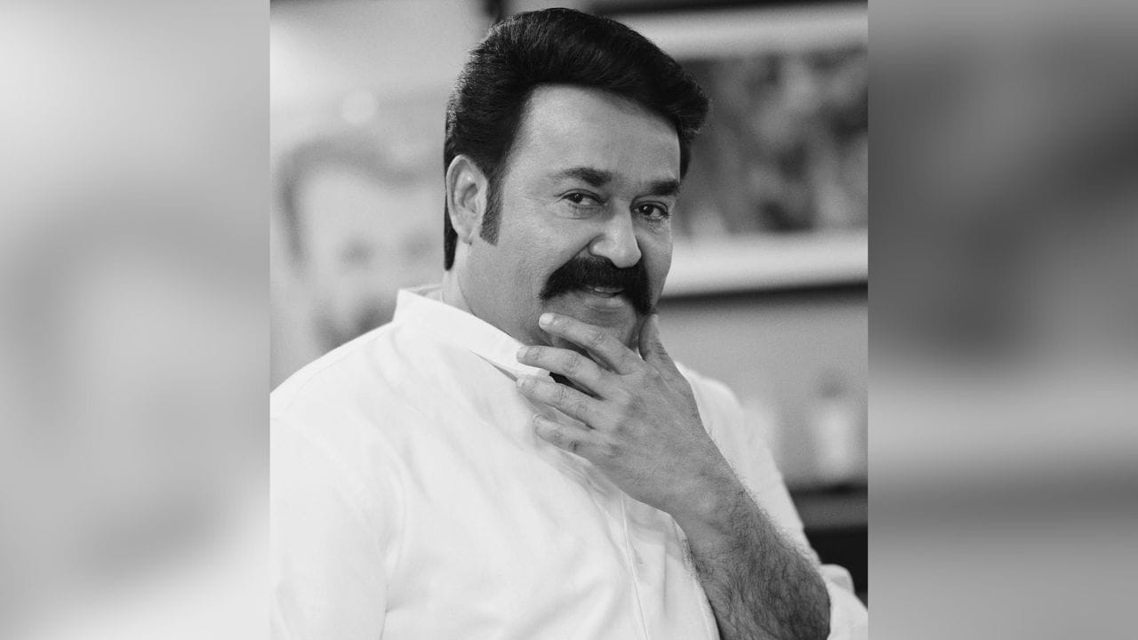തൻ്റെ പുതിയ സിനിമയ്ക്കായിട്ടുള്ള മോഹൻലാലിൻ്റെ ലുക്ക് കണ്ട് സോഷ്യൽ മീഡിയയിൽ ആഘോഷം തീർത്ത് ആരാധകർ. തങ്ങളെ ഏറെ നാളായി കാത്തിരിക്കുന്ന ഒരു ലുക്കാണ് താരം പങ്കുവെച്ചിരിക്കുന്നതെന്നാണ് ആരാധകർ അറിയിക്കുന്നത്. (Image Courtesy Mohanlal Facebook)