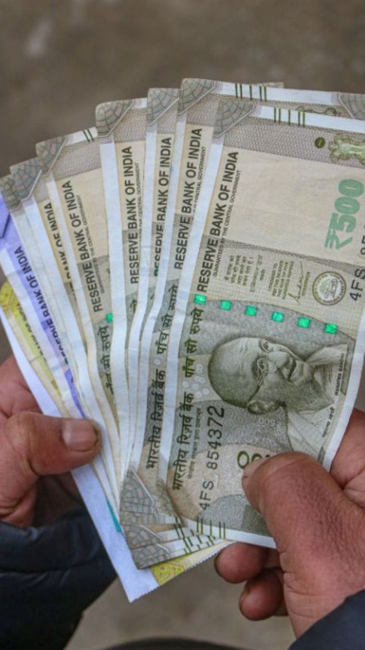 സൂര്യ റോഷ്‌നി ലൈറ്റിങ് ആന്‍ഡ് കണ്‍സ്യൂമര്‍ ഡ്യൂറബിള്‍ ആണ് മറ്റൊരു ഓഹരി. 

