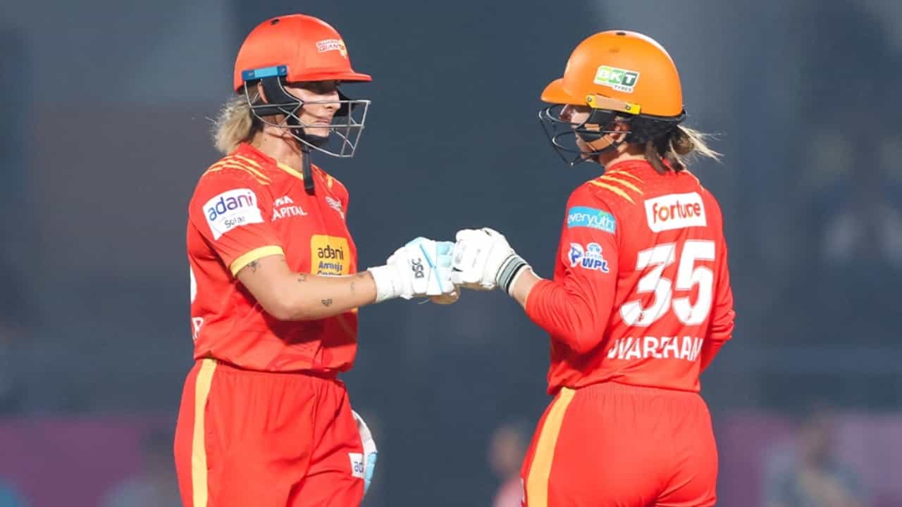 WPL 2026: അവസാന ഓവറുകളിലെ വെടിക്കെട്ട്; മുംബൈക്ക് മുന്നിൽ മികച്ച വിജയലക്ഷ്യം വച്ച് ഗുജറാത്ത് WPL 2026: അവസാന ഓവറുകളിലെ വെടിക്കെട്ട്; മുംബൈക്ക് മുന്നിൽ മികച്ച വിജയലക്ഷ്യം വച്ച് ഗുജറാത്ത്
