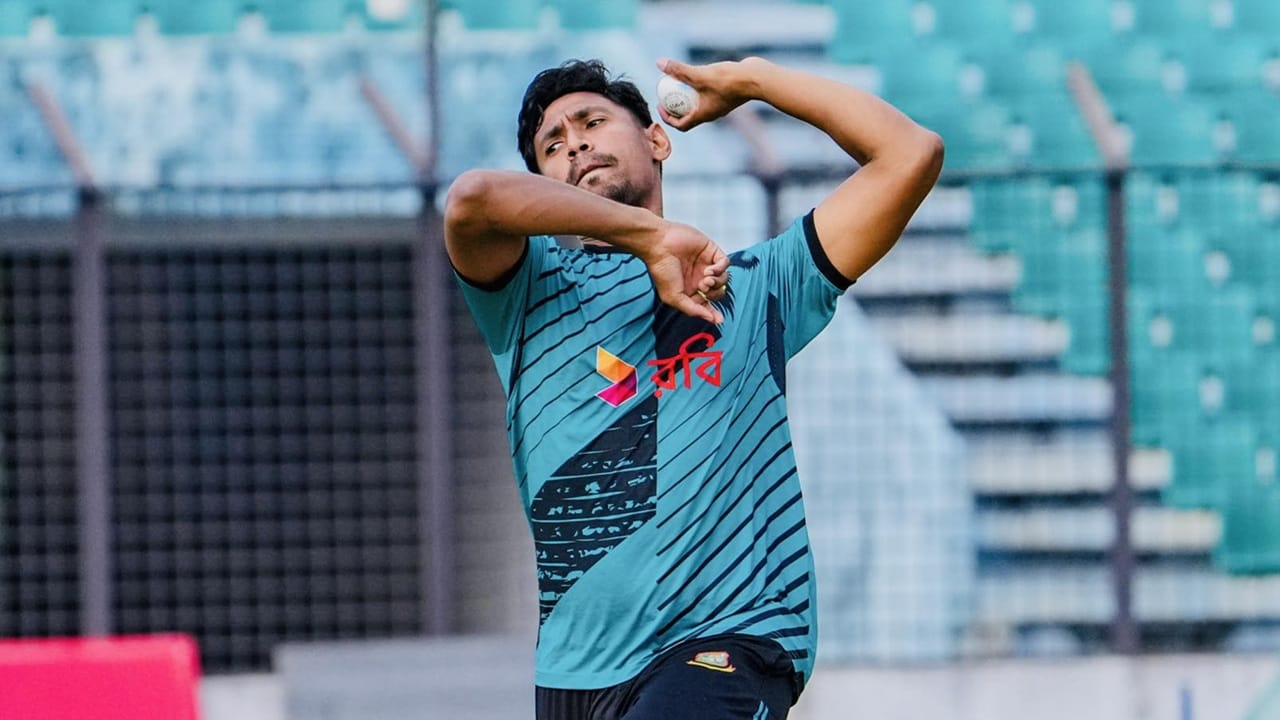 അതേസമയം, പൊതുവികാരങ്ങളുടെ പേരില് ഇത്തരം തീരുമാനങ്ങള് സ്വീകരിക്കരുതെന്ന് ബിസിബിയോട് മുന് ബംഗ്ലാദേശ് താരം തമീം ഇഖ്ബാല് ആവശ്യപ്പെട്ടു. ഇത്തരം തീരുമാനങ്ങളുടെ അനന്തരഫലം 10 വര്ഷത്തോളം നീണ്ടുനില്ക്കുമെന്ന് തമീം ചൂണ്ടിക്കാട്ടി. എല്ലാവരും ഒത്തുചേർന്നാൽ പല പ്രശ്നങ്ങളും ചർച്ചയിലൂടെ പരിഹരിക്കാൻ കഴിയുമെന്നും അദ്ദേഹം വ്യക്തമാക്കി (Image Credits: Facebook)