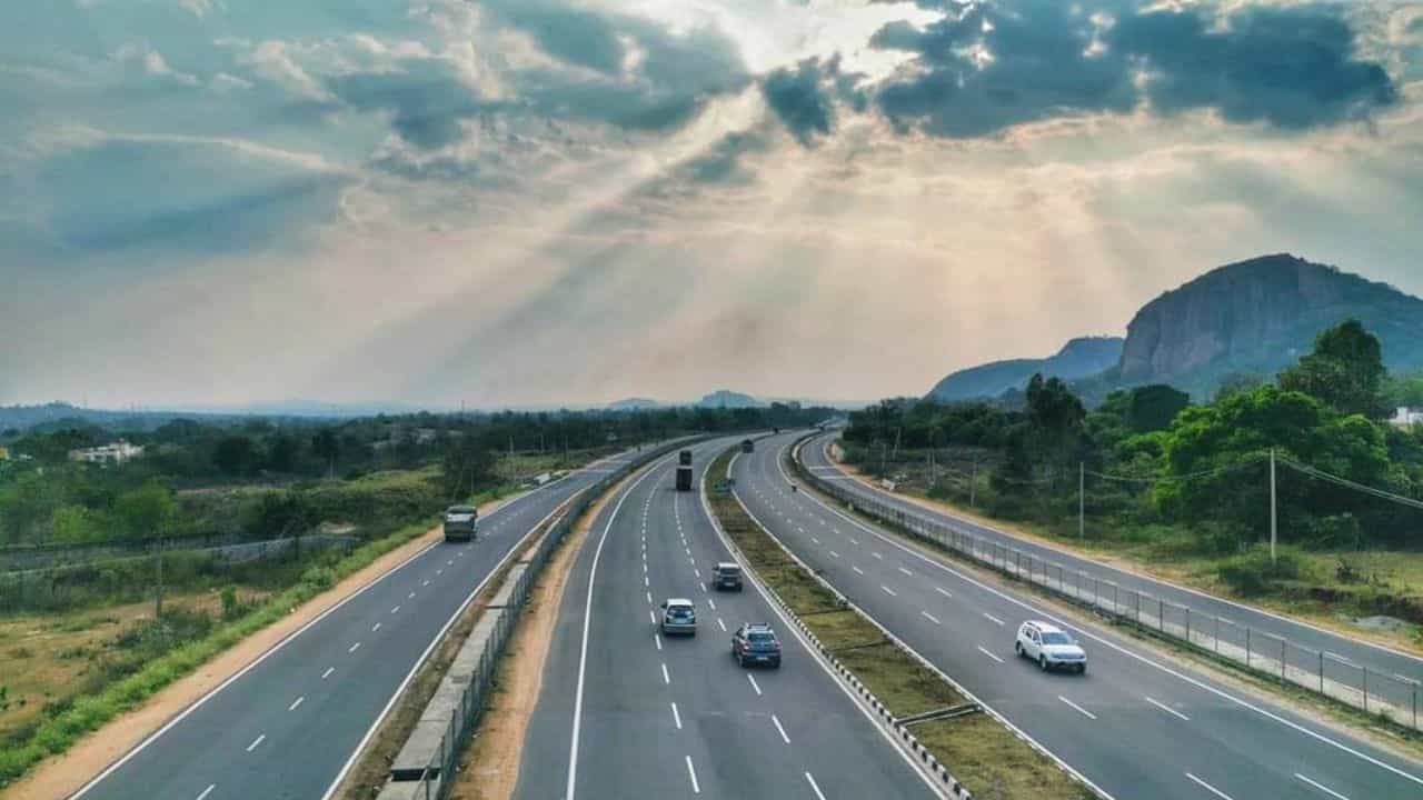 Bengaluru-Mysuru Highway: ബെംഗളൂരുവിലെ ഈ റോഡ് പേടിച്ചേ മതിയാകൂ; മരണങ്ങള്‍ നിരവധിയാണ്
