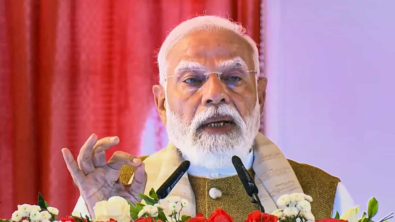 Narendra Modi: മാറാത്തത് ഇനി മാറും! കേരളത്തെ കാത്തിരിക്കുന്നത് വമ്പന്‍ മാറ്റങ്ങള്‍; സ്വര്‍ണം കട്ടവരെല്ലാം ജയിലിലാകും