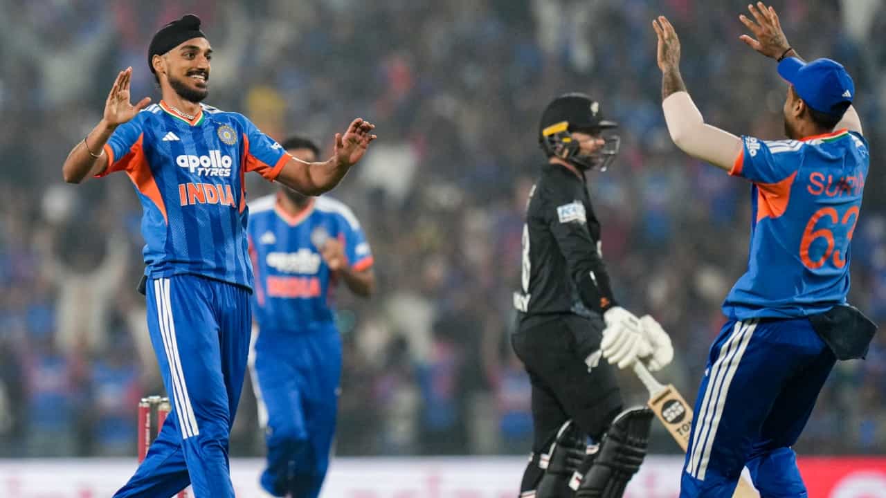 India vs New Zealand: ബുംറയ്ക്ക് വിശ്രമം; കുൽദീപ് യാദവ് ടീമിൽ: രണ്ടാം ടി20യിൽ ന്യൂസീലഡിന് ബാറ്റിംഗ് India vs New Zealand: ബുംറയ്ക്ക് വിശ്രമം; കുൽദീപ് യാദവ് ടീമിൽ: രണ്ടാം ടി20യിൽ ന്യൂസീലഡിന് ബാറ്റിംഗ്