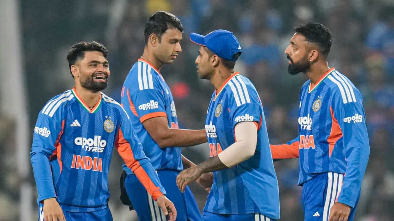 India vs New Zealand: കുതിച്ചോടിയ ന്യൂസീലൻഡിനെ പിടിച്ചുകെട്ടി ഇന്ത്യ; വിജയലക്ഷ്യം 209 റൺസ് India vs New Zealand: കുതിച്ചോടിയ ന്യൂസീലൻഡിനെ പിടിച്ചുകെട്ടി ഇന്ത്യ; വിജയലക്ഷ്യം 209 റൺസ്