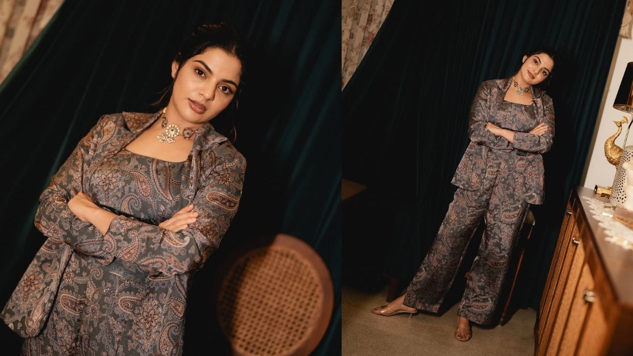 ഒരു പ്രമുഖ ഓൺലൈൻ മീഡിയയ്ക്ക് നൽകിയ അഭിമുഖത്തിലാണ് നിഖില വിമൽ ഇതെക്കുറിച്ച് സംസാരിച്ചത്. മറ്റൊന്നുമല്ല താരം അഭിനയിച്ച മൂന്ന് നാല് സിനിമകളിൽ ഒരു പ്രൊഡ്യൂസർ ഇനിയും പണം നൽകിയിട്ടില്ല എന്നാണ് നിഖില പറയുന്നത്.നിഖിലയുടെ വാക്കുകൾ ഇങ്ങനെയാണ്: ഇവിടെയുള്ള ഒരു പ്രൊഡ്യൂസർ എനിക്ക് മൂന്നു നാല് സിനിമകൾ അഭിനയിച്ച പണം ഇനിയും ബാക്കി തരാൻ ഉണ്ട്. മുമ്പ് പ്രൊഡക്ഷൻ കൺട്രോളറായി വർക്ക് ചെയ്ത ഒരാളാണ്. (PHOTO: INSTAGRAM)