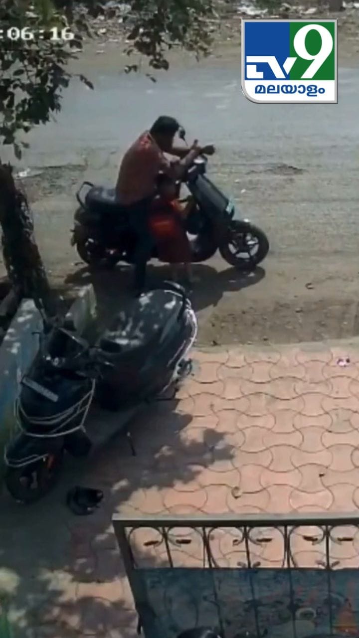 ആ ചേച്ചി പറഞ്ഞില്ലായിരുന്നെങ്കിലോ? ഇലക്ട്രിക് സ്കൂട്ടറിന് തീപിടിച്ചത് കണ്ടോ