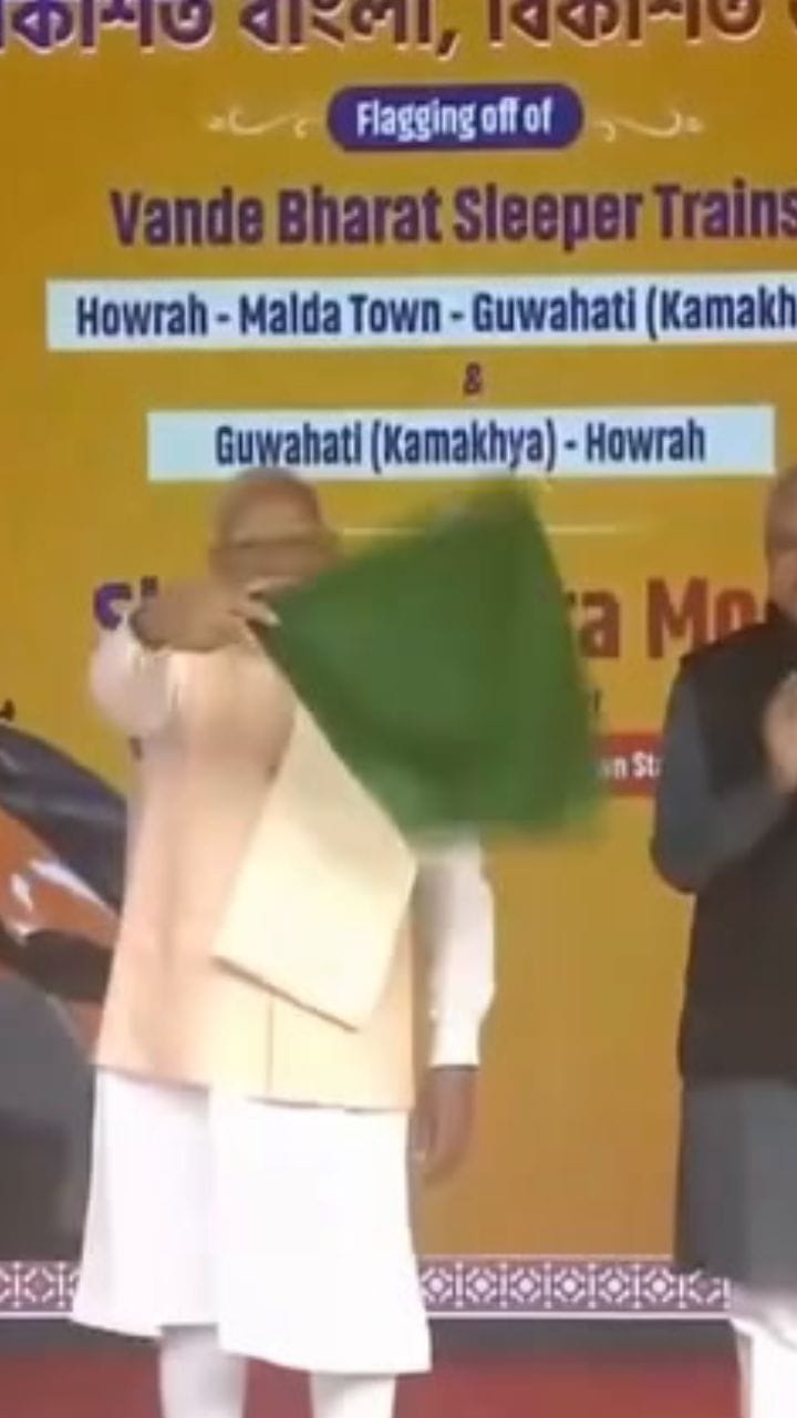 രാജ്യത്തെ ആദ്യ വന്ദേഭാരത് സ്ലീപ്പർ ട്രെയിൻ സർവീസ് ഫ്ലാഗ് ഓഫ് ചെയ്ത് പ്രധാനമന്ത്രി