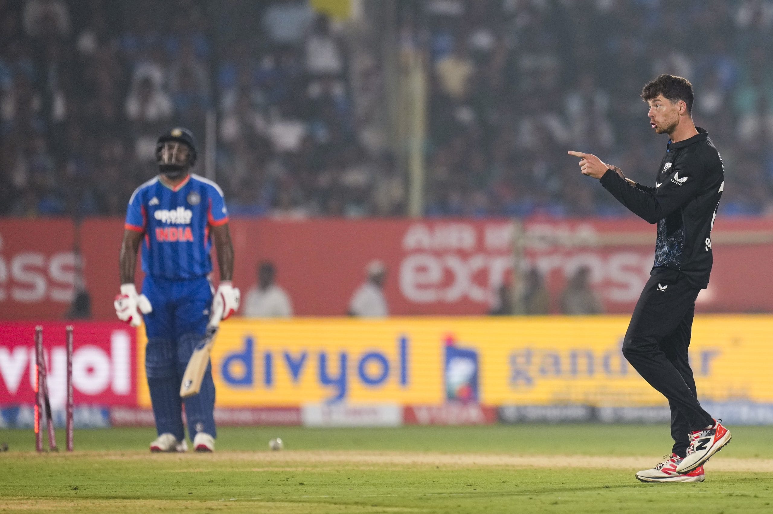 പരമ്പര ഇന്ത്യ നേടിക്കഴിഞ്ഞു. ആദ്യ മൂന്ന് ടി20യിലും വിജയിച്ചാണ് ഇന്ത്യ പരമ്പര സ്വന്തമാക്കിയത്. പരമ്പരയിലെ അവസാന മത്സരം ഈ മാസം 31ന് കാര്യവട്ടം ഗ്രീൻഫീൽഡ് സ്റ്റേഡിയത്തിൽ വച്ച് നടക്കും. മോശം ഫോമിലുള്ള മലയാളി താരം സഞ്ജു സാംസൺ ടീമിൽ ഉണ്ടാവാനിടയില്ല. 
