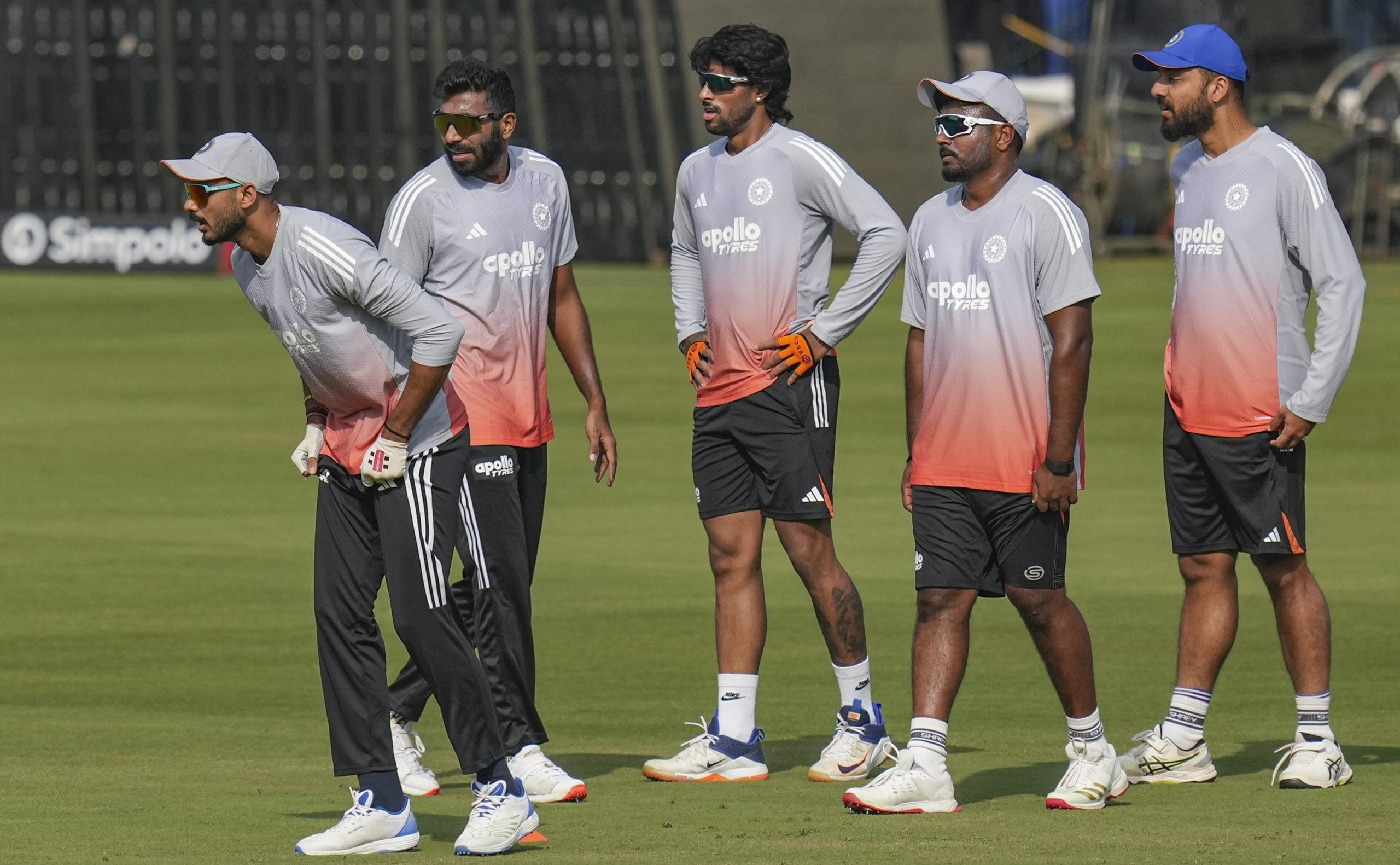 ഏകദിന പരമ്പരയ്ക്ക് ശേഷം അഞ്ച് മത്സരങ്ങളടങ്ങുന്ന ടി20 പരമ്പരയും ന്യൂസീലൻഡിനെതിരെ ഇന്ത്യ കളിക്കും. ജനുവരി 21 മുതലാണ് ടി20 പരമ്പര ആരംഭിക്കുക. സൂര്യകുമാർ യാദവ് നയിക്കുന്ന ടീമിൽ മലയാളി താരം സഞ്ജു സാംസൺ ആണ് ഫസ്റ്റ് ചോയിസ് വിക്കറ്റ് കീപ്പറും ഓപ്പണറും.
