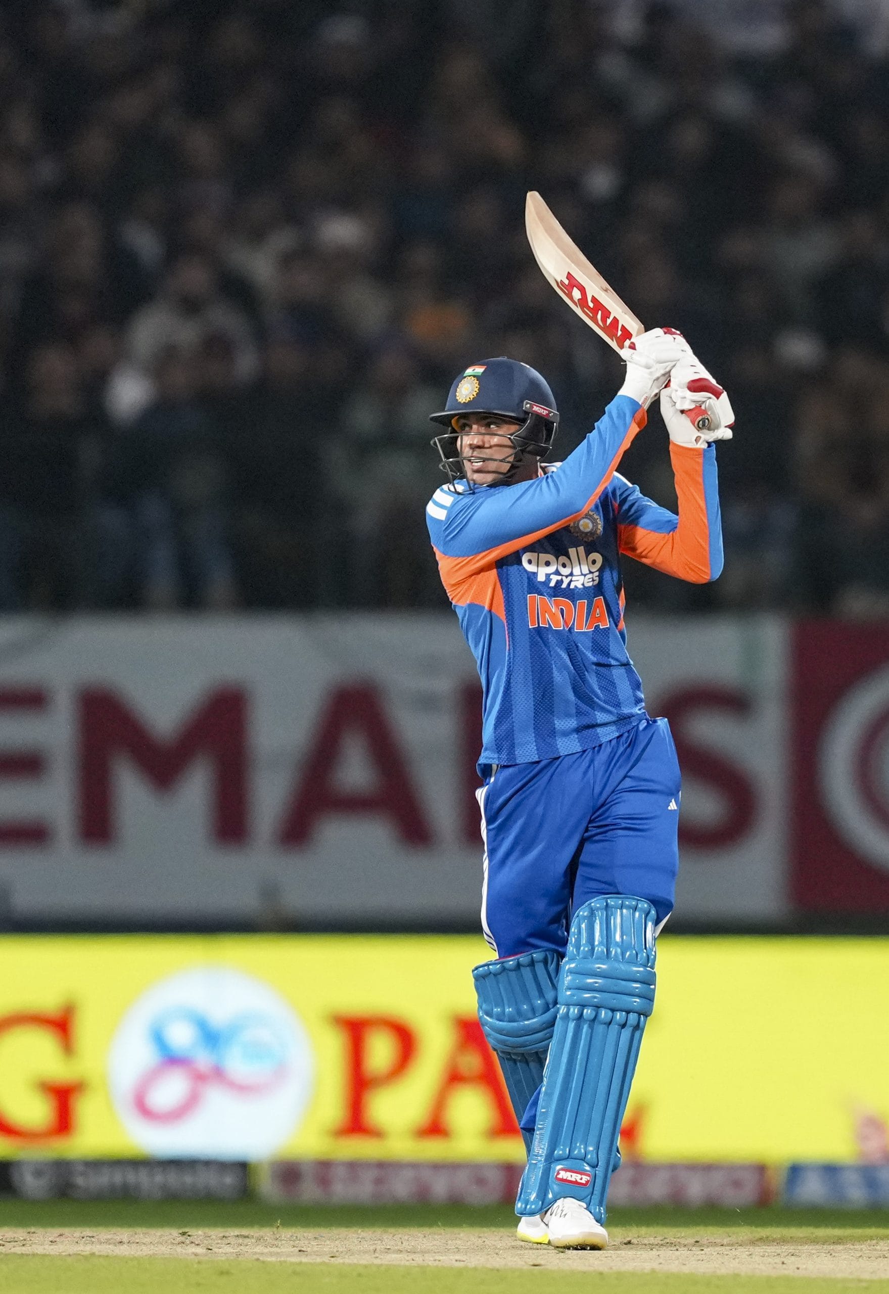 ന്യൂസീലൻഡിനെതിരായ ഏകദിന ടീമിൽ മാറ്റങ്ങൾക്ക് സാധ്യതയെന്ന് റിപ്പോർട്ട്. ഋഷഭ് പന്ത് പുറത്തിരിക്കുമെന്നും മുഹമ്മദ് ഷമി ഏറെക്കാലത്തിന് ശേഷം ഇന്ത്യൻ ടീമിൽ തിരികെയെത്തുമെന്നും റിപ്പോർട്ടുകൾ സൂചിപ്പിക്കുന്നു. ശുഭ്മൻ ഗിൽ നയിക്കുന്ന ടീമിലെ ഈ മാസം മൂന്നിന് പ്രഖ്യാപിക്കും. (Image Credits- PTI)
