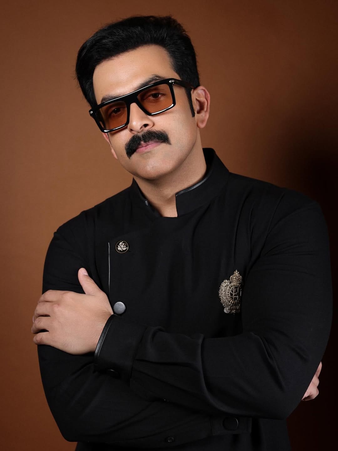 താനൊരു വലിയ ക്രിക്കറ്റ് ഭ്രാന്തൻ ആണെന്ന് നടൻ പൃഥ്വിരാജ്. പ്രേമിക്കുന്ന സമയത്ത് ഭാര്യ സുപ്രിയ ആദ്യമായി ​ഗിഫ്റ്റ് തന്നത് ബാറ്റാണെന്നും അത് ഇപ്പോഴും വീട്ടിൽ സൂക്ഷിച്ച് വെച്ചിട്ടുണ്ടെന്നുമാണ് താരം പറയുന്നത്. 
