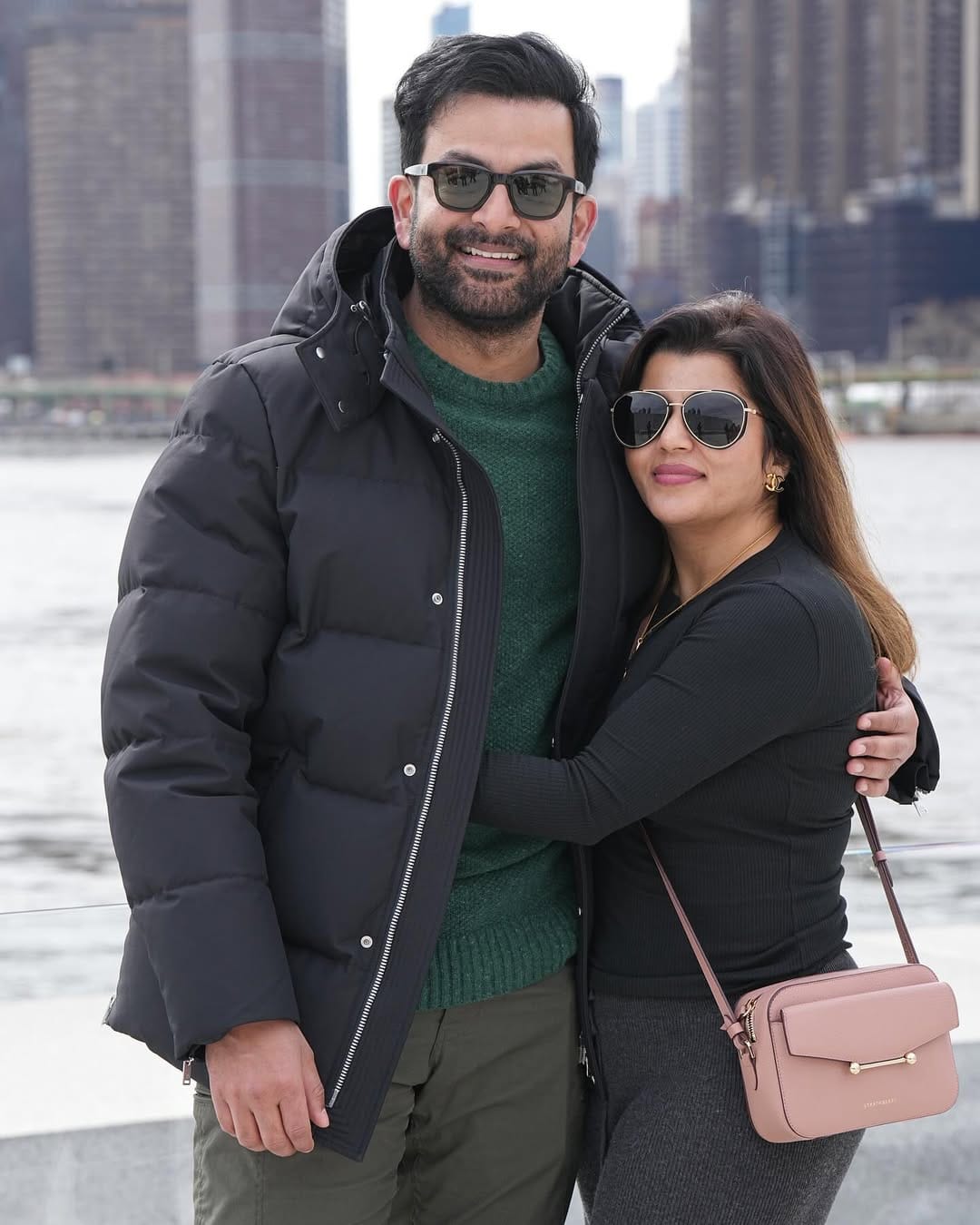 അതേസമയം വൈശാഖ് ഒരുക്കുന്ന ഖലീഫ ആണ് പൃഥ്വിരാജിന്റെ പുറത്തിറങ്ങാനുള്ള ചിത്രം. ചിത്രത്തിൽ മോഹൻലാൽ അതിഥി വേഷത്തിൽ എത്തുന്നുണ്ട്. മാമ്പറയ്ക്കൽ അഹമ്മദ് അലി എന്ന കഥാപാത്രമായി അതിഥി വേഷത്തിലാണ് മോഹൻലാൽ ചിത്രത്തിലെത്തുന്നത്.
