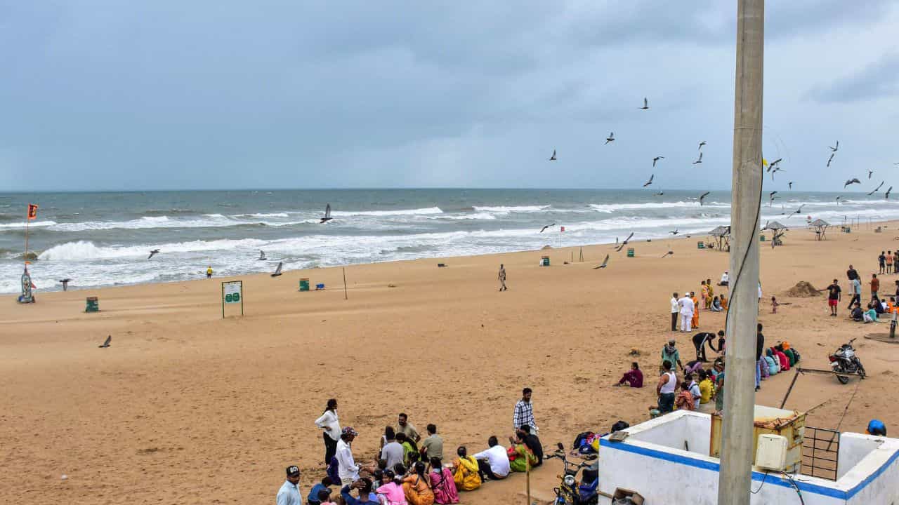Kerala Weather Update: മഴ മാറി... കള്ളകടൽ പ്രതിഭാസത്തിന് സാധ്യത; ഇന്നത്തെ കാലാവസ്ഥ മുന്നറിയിപ്പ്