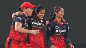 ആർസിബിയെ പിടിച്ചുകെട്ടാനാരുണ്ട്?; തുടരെ മൂന്നാം മത്സരത്തിലും ജയം