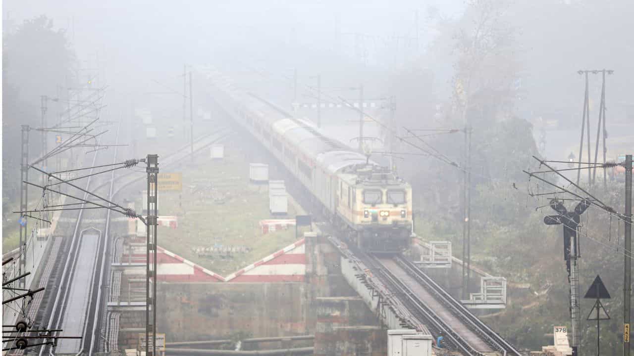 RRB Recruitment 2026: പത്താം ക്ലാസ്, ഐടിഐ കഴിഞ്ഞവർക്ക് റെയിൽവേയിൽ ജോലി; നിരവധി ഒഴിവുകൾ, എപ്പാൾ അപേക്ഷിക്കാം
