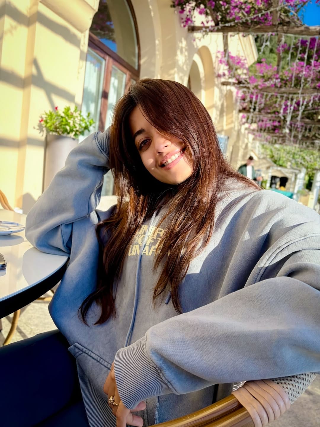 ജനുവരി 26-ന് ഹൈദരാബാദിൽ വെച്ച് അതീവ സ്വകാര്യമായിട്ടാണ് വിവാഹനിശ്ചയം നടന്നതെന്ന് റിപ്പോർട്ട് ഉണ്ടായിരുന്നു.  എന്നാല്‍ വാര്‍ത്തകള്‍ അത്രയും ശക്തമായി പ്രചരിച്ചിട്ടും പ്രതികരിക്കാന്‍ വിജയ് ദേവരകൊണ്ടയും രശ്മികയും തയ്യാറായിട്ടില്ല.
