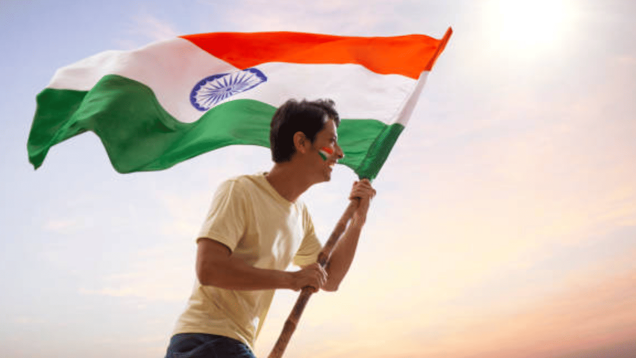 "ഭാരതീയൻ എന്നതിൽ അഭിമാനിക്കാം... നമ്മുടെ ഭരണഘടനയെയും സ്വാതന്ത്ര്യത്തെയും ആദരിക്കാം. എല്ലാവർക്കും റിപ്പബ്ലിക് ദിനാശംസകൾ നേരുന്നു.", "ത്രിവർണ്ണ പതാക വാനോളമുയരട്ടെ, ഭാരതത്തിന്റെ പെരുമ ലോകമെങ്ങും പടരട്ടെ."