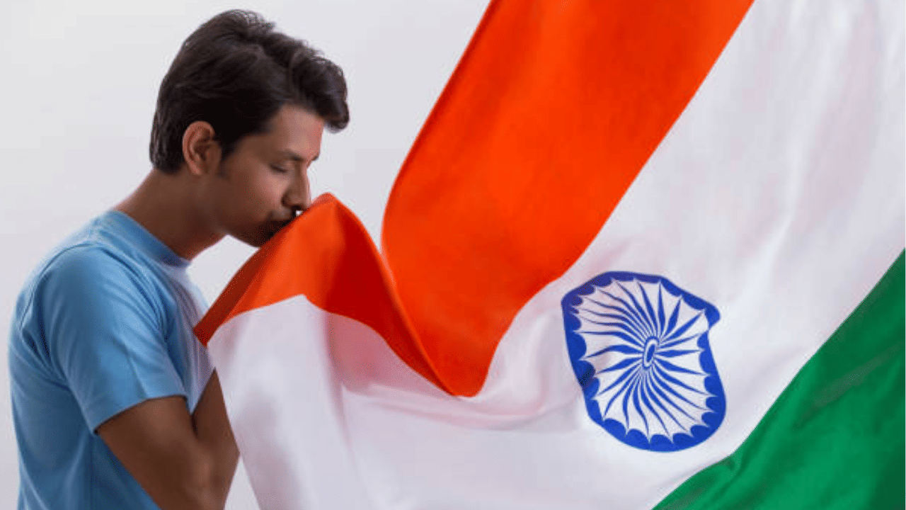 ഇന്ത്യ അതിന്റെ 77-ാം റിപ്പബ്ലിക് ദിനം ആഘോഷിക്കുകയാണ്. 1950 ജനുവരി 26-നാണ് ഇന്ത്യയുടെ ഭരണഘടന നിലവിൽ വന്നതും രാജ്യം ഒരു പരമാധികാര ജനാധിപത്യ റിപ്പബ്ലിക്കായി മാറിയതും. ഈ ചരിത്രപ്രധാനമായ ദിനത്തിൽ പ്രിയപ്പെട്ടവർക്ക് രാജ്യസ്നേഹവും ഐക്യവും വിളിച്ചോതുന്ന ആശംസകൾ കൈമാറാം.