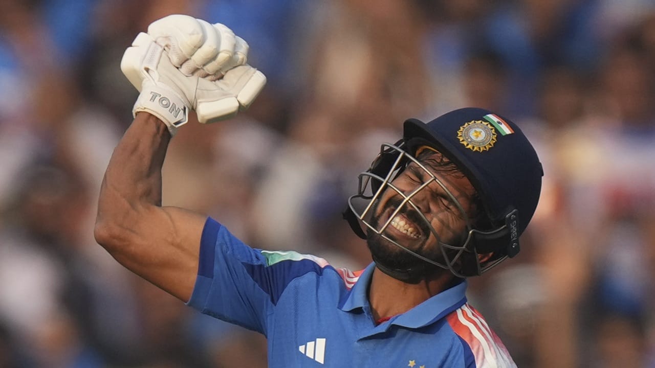 റുതുരാജ് ഗെയ്ക്‌വാദിനെയാണ് ആരാധകര്‍ വൈസ് ക്യാപ്റ്റനായി തിരഞ്ഞെടുക്കുന്നത്. ദക്ഷിണാഫ്രിക്കയ്‌ക്കെതിരായ ഏകദിന പരമ്പരയില്‍ താരം സെഞ്ചുറി നേടിയിരുന്നു. പരിക്കില്‍ നിന്നു മുക്തരായ ശുഭ്മാന്‍ ഗില്ലും, ശ്രേയസ് അയ്യരും ഏകദിന സ്‌ക്വാഡില്‍ തിരിച്ചെത്തിയതോടെ റുതുരാജ് പുറത്തായി (Image Credits: PTI)