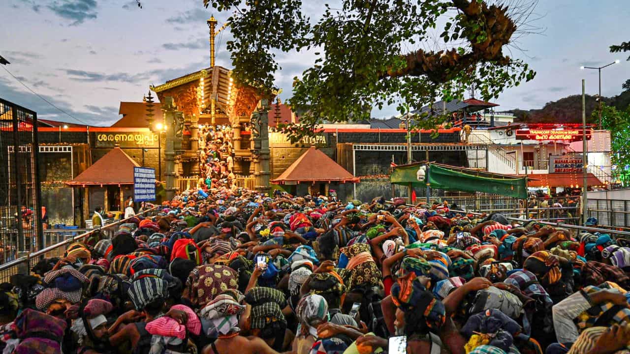Sabarimala flagpole re-installation: സ്വർണ്ണം നാണയമായി നൽകി! ശബരിമല കൊടിമര പുന പ്രതിഷ്ഠയിൽ സംഭാവന നൽകിയെന്ന് സ്ഥിരീകരിച്ച് സിനിമാതാരങ്ങൾ Sabarimala flagpole re-installation: സ്വർണ്ണം നാണയമായി നൽകി! ശബരിമല കൊടിമര പുന പ്രതിഷ്ഠയിൽ സംഭാവന നൽകിയെന്ന് സ്ഥിരീകരിച്ച് സിനിമാതാരങ്ങൾ