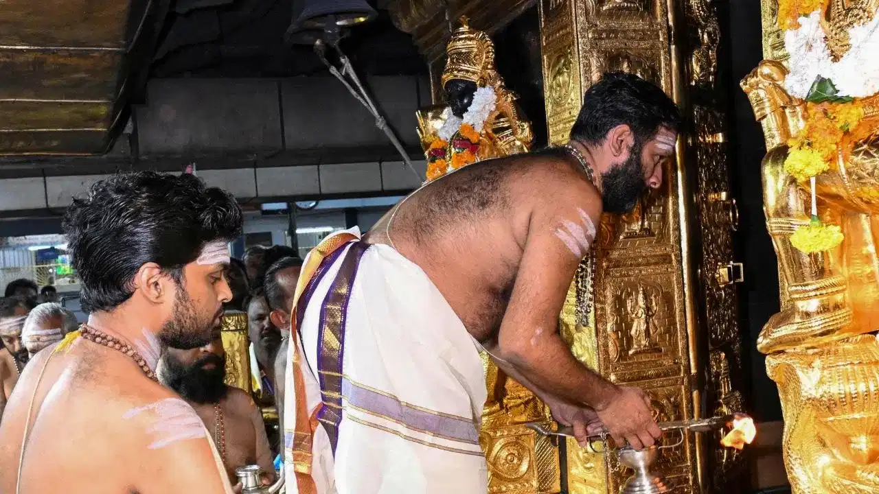 Sabarimala Gold Scam: പത്മകുമാറിനും ​ഗോവർദ്ധനും നിർണായകം; ജാമ്യാപേക്ഷ ഹൈക്കോടതി ഇന്ന് പരിഗണിക്കും