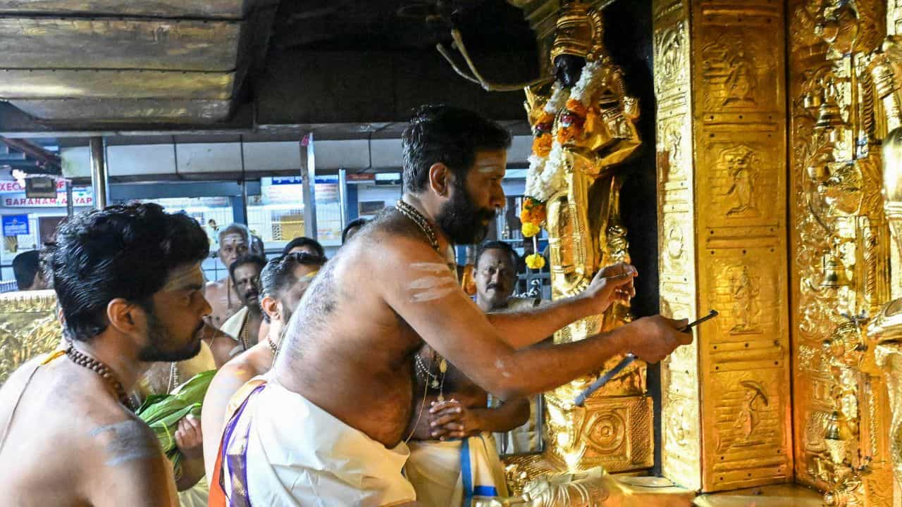 Sabarimala Gold Scam: ശബരിമല സ്വർണക്കൊള്ള കേസ്; എ പത്മകുമാറിനും ഗോവർധനും നിർണായകം, ജാമ്യ ഹർജി ഇന്ന് പരി​ഗണിക്കും