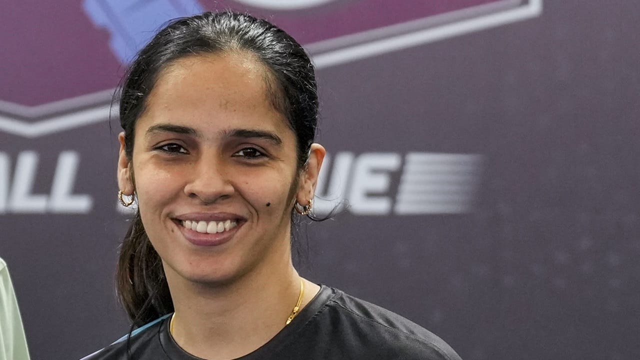 2012 ലണ്ടൻ ഒളിമ്പിക്സിലെ വെങ്കല മെഡൽ ജേതാവാണ് സൈന നെഹ്‌വാള്‍. 2023 ലെ സിംഗപ്പൂർ ഓപ്പണിലാണ് താരം അവസാനമായി പങ്കെടുത്തത്. എന്നാൽ അന്ന് ഔദ്യോഗികമായി വിരമിക്കൽ പ്രഖ്യാപിച്ചിരുന്നില്ല (Image Credits: PTI).