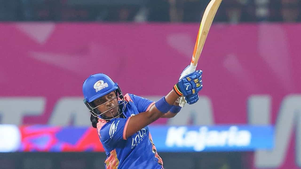 WPL 2026: ആര്‍സിബി ബൗളര്‍മാരോട് കരുണയില്ലാതെ സജനയുടെ പ്രഹരം; മലയാളി താരത്തിന്റെ കരുത്തില്‍ മുംബൈ ഇന്ത്യന്‍സിന് ഭേദപ്പെട്ട സ്‌കോര്‍